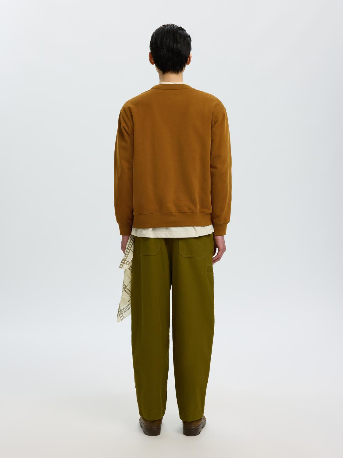 model_shot-back